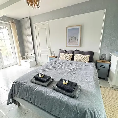 Double Dans Avec Piscine Salle De Bains Privee